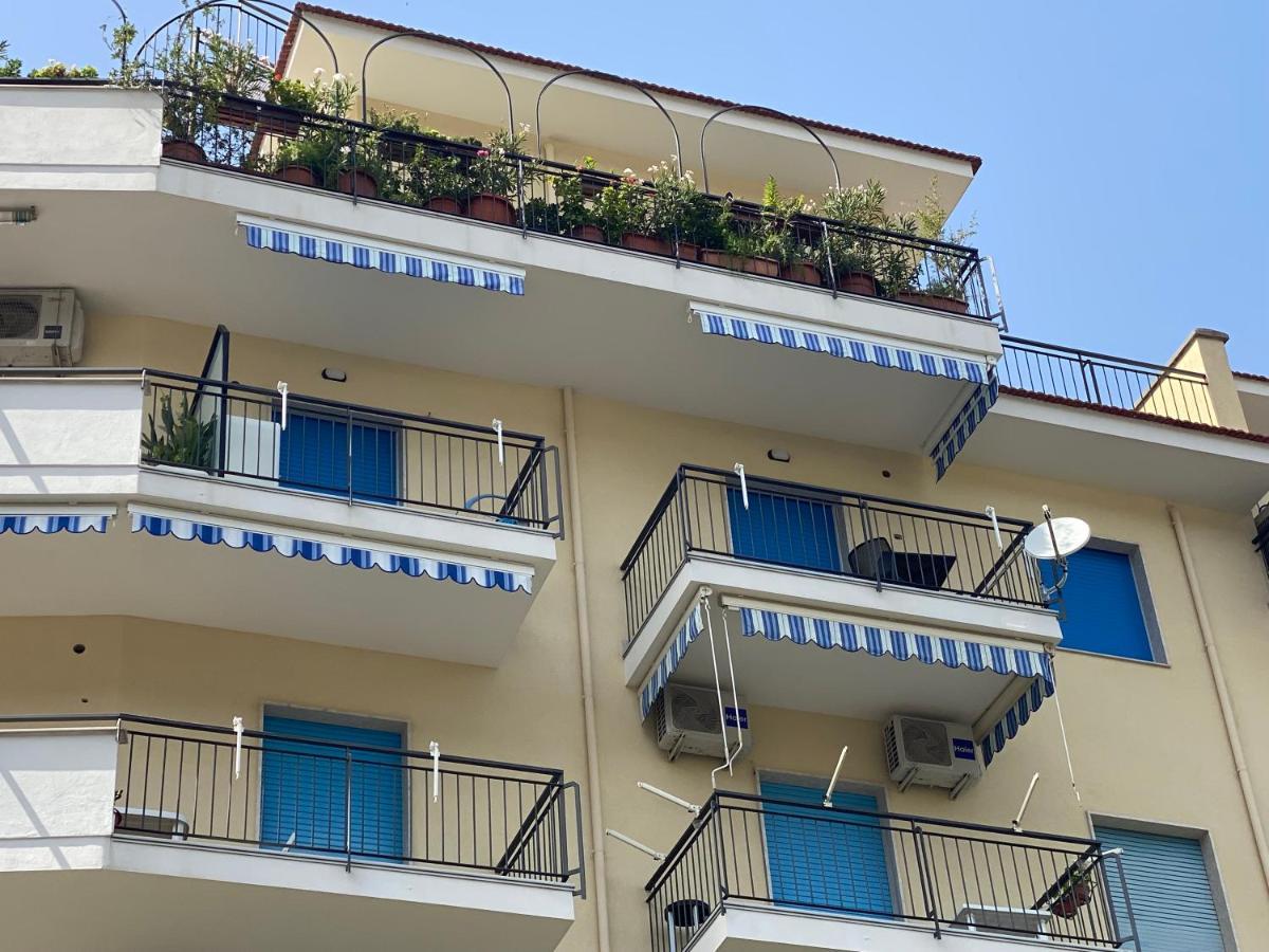 Leukosia Holiday House Соренто Екстериор снимка